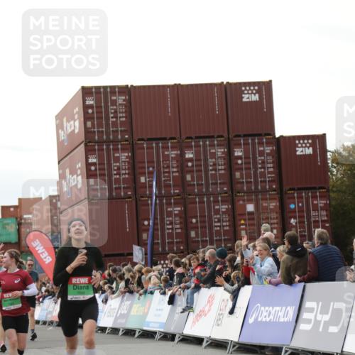 03.10.2025 - Köhlbrandbrückenlauf Yannick Fuchs http://msf.ph/oto/8985735 03.10.2025 16:10:27 Ziel 7112, 7126, 7384, 7385, 7543, 7648, 7844, 8097, 8798, 9542, 9652 meine-sportfotos.de