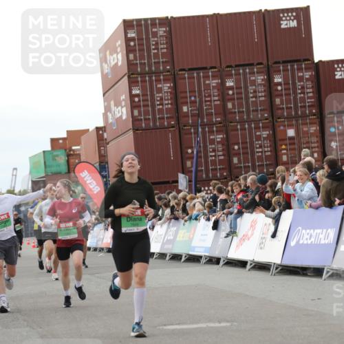 03.10.2025 - Köhlbrandbrückenlauf Yannick Fuchs http://msf.ph/oto/8985741 03.10.2025 16:10:27 Ziel 7112, 7126, 7384, 7385, 7543, 7648, 7844, 8097, 8798, 9542, 9652 meine-sportfotos.de