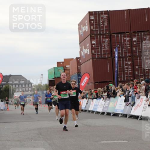 03.10.2025 - Köhlbrandbrückenlauf Yannick Fuchs http://msf.ph/oto/8985743 03.10.2025 15:58:01 Ziel 7029, 7087, 7352, 7577, 7614, 9438 meine-sportfotos.de