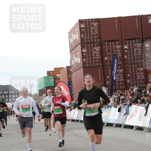 03.10.2025 - Köhlbrandbrückenlauf Yannick Fuchs http://msf.ph/oto/8985745 03.10.2025 16:10:27 Ziel 7112, 7126, 7384, 7385, 7543, 7648, 7844, 8097, 8798, 9542, 9652 meine-sportfotos.de