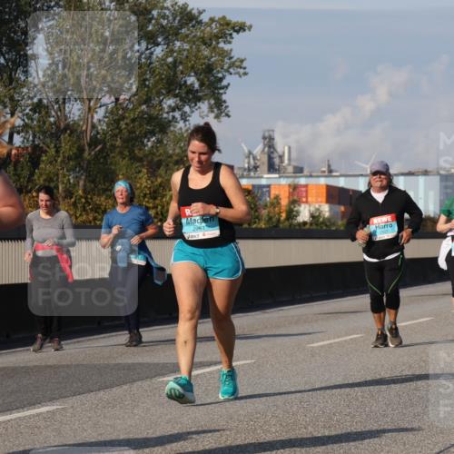 03.10.2025 - Köhlbrandbrückenlauf Luisa Fischer http://msf.ph/oto/8985746 03.10.2025 11:17:42 Position 3 2434, 2261, 2527 meine-sportfotos.de