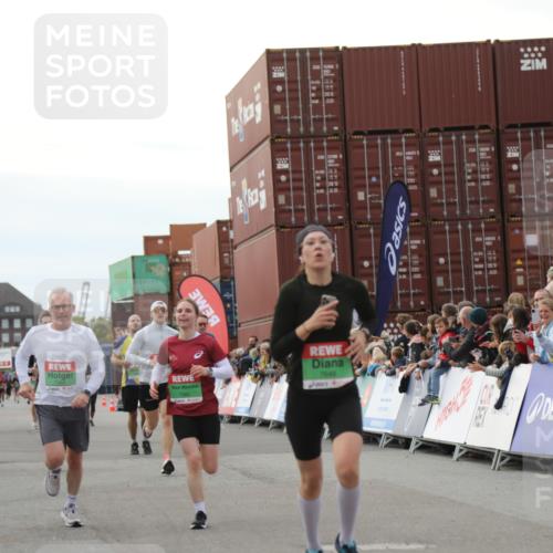 03.10.2025 - Köhlbrandbrückenlauf Yannick Fuchs http://msf.ph/oto/8985749 03.10.2025 16:10:27 Ziel 7112, 7126, 7384, 7385, 7543, 7648, 7844, 8097, 8798, 9542, 9652 meine-sportfotos.de