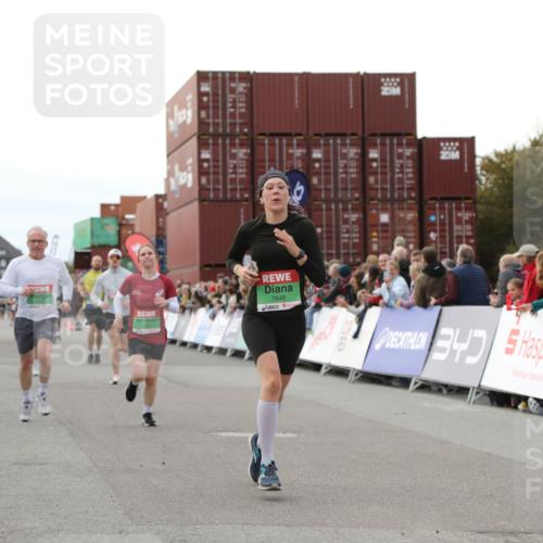 03.10.2025 - Köhlbrandbrückenlauf Yannick Fuchs http://msf.ph/oto/8985752 03.10.2025 16:10:28 Ziel 7112, 7126, 7384, 7385, 7543, 7648, 7844, 8097, 8153, 8798, 9542, 9652 meine-sportfotos.de