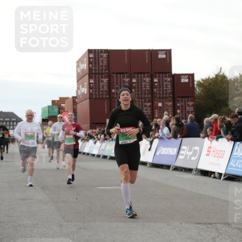 03.10.2025 - Köhlbrandbrückenlauf Yannick Fuchs http://msf.ph/oto/8985755 03.10.2025 16:10:28 Ziel 7112, 7126, 7384, 7385, 7543, 7648, 7844, 8097, 8153, 8798, 9542, 9652 meine-sportfotos.de