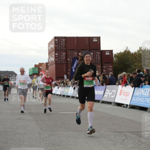 03.10.2025 - Köhlbrandbrückenlauf Yannick Fuchs http://msf.ph/oto/8985758 03.10.2025 16:10:28 Ziel 7112, 7126, 7384, 7385, 7543, 7648, 7844, 8097, 8153, 8798, 9542, 9652 meine-sportfotos.de