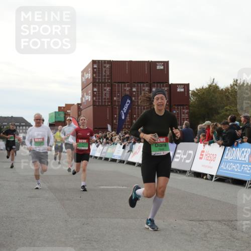 03.10.2025 - Köhlbrandbrückenlauf Yannick Fuchs http://msf.ph/oto/8985762 03.10.2025 16:10:28 Ziel 7112, 7126, 7384, 7385, 7543, 7648, 7844, 8097, 8153, 8798, 9542, 9652 meine-sportfotos.de