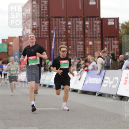 03.10.2025 - Köhlbrandbrückenlauf Yannick Fuchs http://msf.ph/oto/8985764 03.10.2025 15:58:02 Ziel 7029, 7087, 7352, 7577, 7614 meine-sportfotos.de