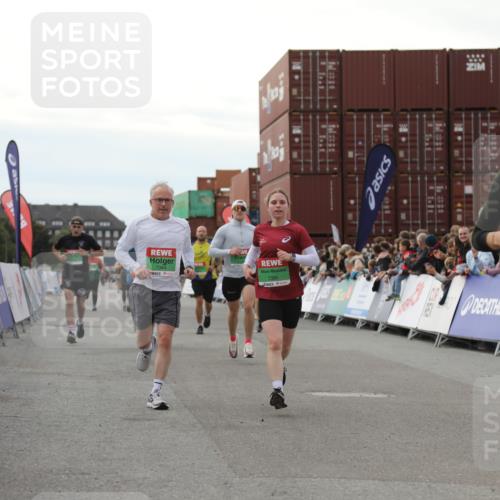 03.10.2025 - Köhlbrandbrückenlauf Yannick Fuchs http://msf.ph/oto/8985766 03.10.2025 16:10:28 Ziel 7112, 7126, 7384, 7385, 7543, 7648, 7844, 8097, 8153, 8798, 9542, 9652 meine-sportfotos.de