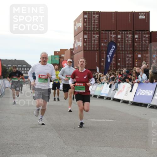 03.10.2025 - Köhlbrandbrückenlauf Yannick Fuchs http://msf.ph/oto/8985769 03.10.2025 16:10:29 Ziel 7112, 7126, 7384, 7385, 7543, 7562, 7648, 7844, 8153, 8798, 9652 meine-sportfotos.de