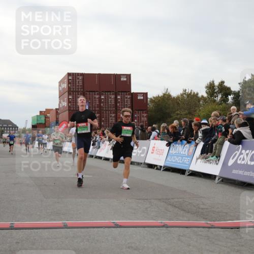 03.10.2025 - Köhlbrandbrückenlauf Yannick Fuchs http://msf.ph/oto/8985772 03.10.2025 15:58:03 Ziel 7029, 7087, 7352, 7577, 7614, 9223, 9224, 9227 meine-sportfotos.de