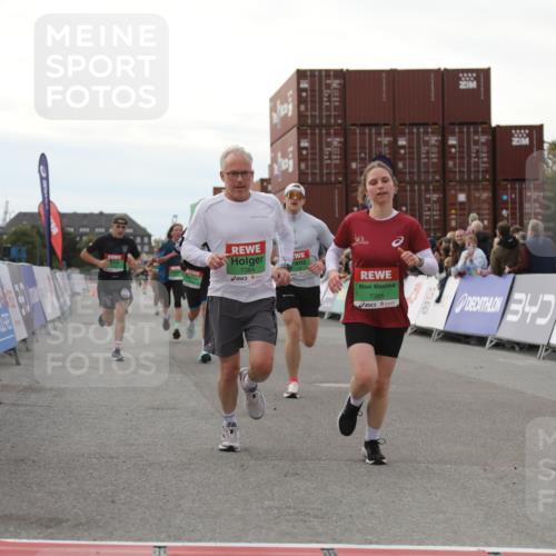 03.10.2025 - Köhlbrandbrückenlauf Yannick Fuchs http://msf.ph/oto/8985781 03.10.2025 16:10:30 Ziel 7112, 7126, 7384, 7385, 7543, 7552, 7562, 7648, 7844, 8153, 8798, 8950, 9652 meine-sportfotos.de