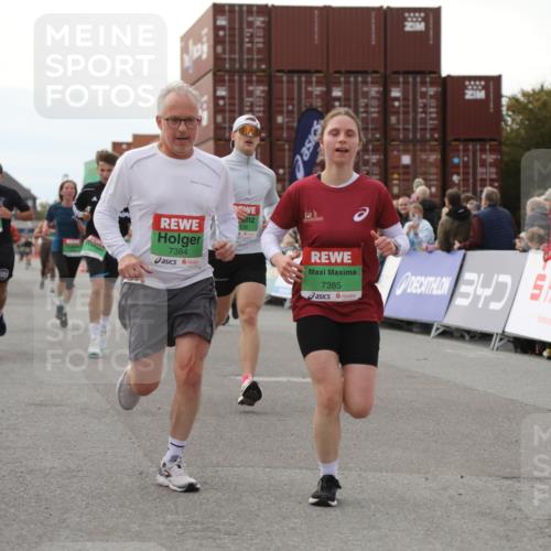 03.10.2025 - Köhlbrandbrückenlauf Yannick Fuchs http://msf.ph/oto/8985785 03.10.2025 16:10:30 Ziel 7112, 7126, 7384, 7385, 7543, 7552, 7562, 7648, 7844, 8153, 8798, 8950, 9652 meine-sportfotos.de