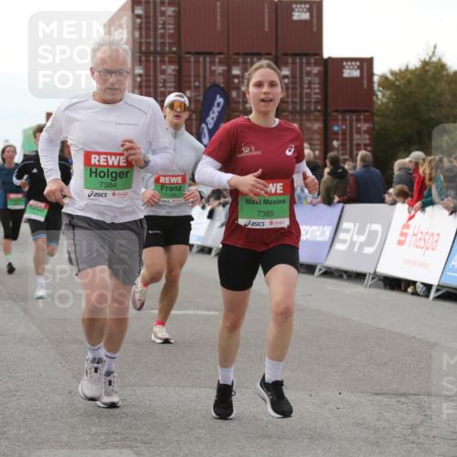 03.10.2025 - Köhlbrandbrückenlauf Yannick Fuchs http://msf.ph/oto/8985790 03.10.2025 16:10:30 Ziel 7112, 7126, 7384, 7385, 7543, 7552, 7562, 7648, 7844, 8153, 8798, 8950, 9652 meine-sportfotos.de