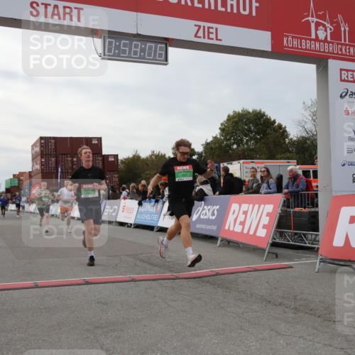 03.10.2025 - Köhlbrandbrückenlauf Yannick Fuchs http://msf.ph/oto/8985793 03.10.2025 15:58:04 Ziel 7029, 7352, 7577, 7614, 8761, 9223, 9224, 9227 meine-sportfotos.de