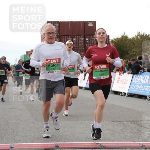 03.10.2025 - Köhlbrandbrückenlauf Yannick Fuchs http://msf.ph/oto/8985794 03.10.2025 16:10:30 Ziel 7112, 7126, 7384, 7385, 7543, 7552, 7562, 7648, 7844, 8153, 8798, 8950, 9652 meine-sportfotos.de