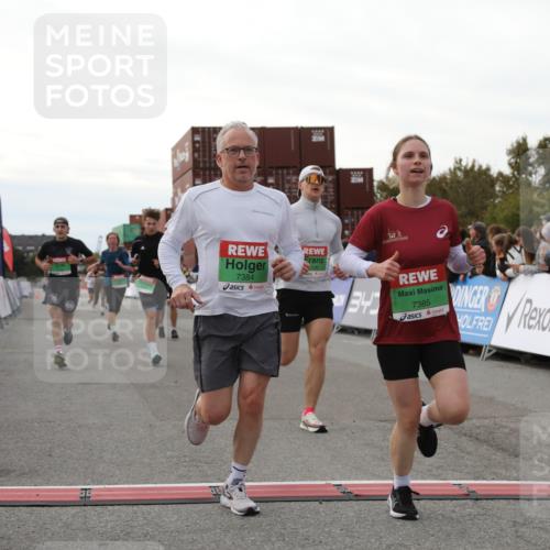 03.10.2025 - Köhlbrandbrückenlauf Yannick Fuchs http://msf.ph/oto/8985803 03.10.2025 16:10:31 Ziel 7112, 7126, 7384, 7385, 7543, 7552, 7562, 7648, 7844, 8153, 8798, 8950, 9652 meine-sportfotos.de