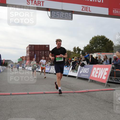 03.10.2025 - Köhlbrandbrückenlauf Yannick Fuchs http://msf.ph/oto/8985805 03.10.2025 15:58:05 Ziel 7029, 7352, 7577, 7614, 8761, 9223, 9224, 9227 meine-sportfotos.de