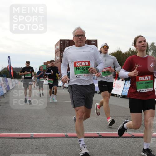 03.10.2025 - Köhlbrandbrückenlauf Yannick Fuchs http://msf.ph/oto/8985806 03.10.2025 16:10:31 Ziel 7112, 7126, 7384, 7385, 7543, 7552, 7562, 7648, 7844, 8153, 8798, 8950, 9652 meine-sportfotos.de