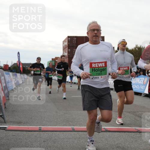 03.10.2025 - Köhlbrandbrückenlauf Yannick Fuchs http://msf.ph/oto/8985810 03.10.2025 16:10:31 Ziel 7112, 7126, 7384, 7385, 7543, 7552, 7562, 7648, 7844, 8153, 8798, 8950, 9652 meine-sportfotos.de