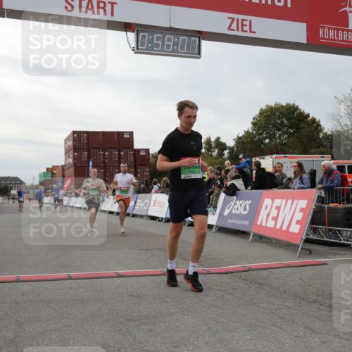 03.10.2025 - Köhlbrandbrückenlauf Yannick Fuchs http://msf.ph/oto/8985814 03.10.2025 15:58:05 Ziel 7029, 7352, 7577, 7614, 8761, 9223, 9224, 9227 meine-sportfotos.de