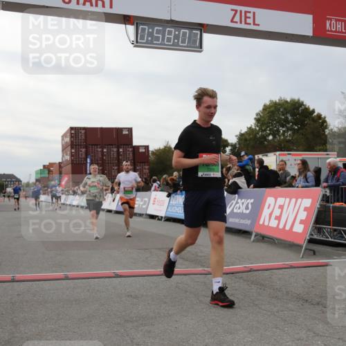 03.10.2025 - Köhlbrandbrückenlauf Yannick Fuchs http://msf.ph/oto/8985818 03.10.2025 15:58:05 Ziel 7029, 7352, 7577, 7614, 8761, 9223, 9224, 9227 meine-sportfotos.de