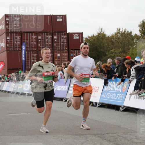 03.10.2025 - Köhlbrandbrückenlauf Yannick Fuchs http://msf.ph/oto/8985821 03.10.2025 15:58:05 Ziel 7029, 7352, 7577, 7614, 8761, 9223, 9224, 9227 meine-sportfotos.de