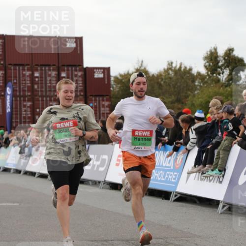 03.10.2025 - Köhlbrandbrückenlauf Yannick Fuchs http://msf.ph/oto/8985828 03.10.2025 15:58:06 Ziel 7029, 7352, 7577, 7614, 8761, 9223, 9224, 9227 meine-sportfotos.de