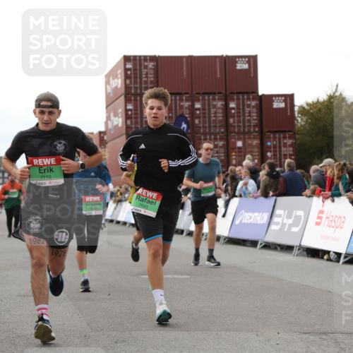 03.10.2025 - Köhlbrandbrückenlauf Yannick Fuchs http://msf.ph/oto/8985829 03.10.2025 16:10:32 Ziel 7112, 7126, 7384, 7385, 7534, 7543, 7552, 7562, 7648, 7844, 8153, 8798, 8950, 9652 meine-sportfotos.de