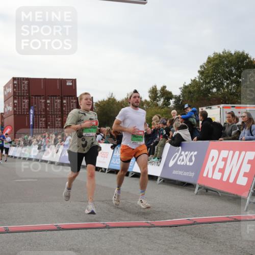 03.10.2025 - Köhlbrandbrückenlauf Yannick Fuchs http://msf.ph/oto/8985831 03.10.2025 15:58:06 Ziel 7029, 7352, 7577, 7614, 8761, 9223, 9224, 9227 meine-sportfotos.de