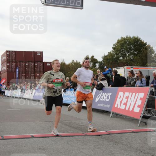 03.10.2025 - Köhlbrandbrückenlauf Yannick Fuchs http://msf.ph/oto/8985835 03.10.2025 15:58:06 Ziel 7029, 7352, 7577, 7614, 8761, 9223, 9224, 9227 meine-sportfotos.de