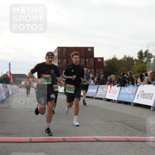 03.10.2025 - Köhlbrandbrückenlauf Yannick Fuchs http://msf.ph/oto/8985836 03.10.2025 16:10:33 Ziel 7112, 7126, 7384, 7385, 7534, 7543, 7549, 7552, 7562, 7844, 8153, 8798, 8950, 9652 meine-sportfotos.de