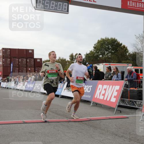 03.10.2025 - Köhlbrandbrückenlauf Yannick Fuchs http://msf.ph/oto/8985841 03.10.2025 15:58:06 Ziel 7029, 7352, 7577, 7614, 8761, 9223, 9224, 9227 meine-sportfotos.de
