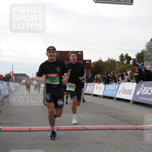 03.10.2025 - Köhlbrandbrückenlauf Yannick Fuchs http://msf.ph/oto/8985845 03.10.2025 16:10:33 Ziel 7112, 7126, 7384, 7385, 7534, 7543, 7549, 7552, 7562, 7844, 8153, 8798, 8950, 9652 meine-sportfotos.de
