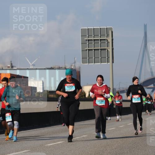 03.10.2025 - Köhlbrandbrückenlauf Luisa Fischer http://msf.ph/oto/8985850 03.10.2025 11:18:02 Position 3 3637, 8433, 1880 meine-sportfotos.de