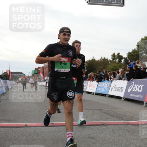 03.10.2025 - Köhlbrandbrückenlauf Yannick Fuchs http://msf.ph/oto/8985853 03.10.2025 16:10:33 Ziel 7112, 7126, 7384, 7385, 7534, 7543, 7549, 7552, 7562, 7844, 8153, 8798, 8950, 9652 meine-sportfotos.de