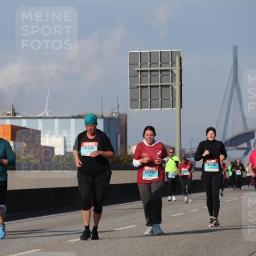 03.10.2025 - Köhlbrandbrückenlauf Luisa Fischer http://msf.ph/oto/8985857 03.10.2025 11:18:03 Position 3 1880, 2662 meine-sportfotos.de
