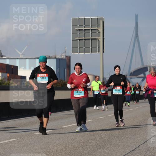 03.10.2025 - Köhlbrandbrückenlauf Luisa Fischer http://msf.ph/oto/8985861 03.10.2025 11:18:04 Position 3 2288, 1880, 2662 meine-sportfotos.de
