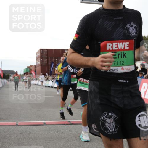 03.10.2025 - Köhlbrandbrückenlauf Yannick Fuchs http://msf.ph/oto/8985863 03.10.2025 16:10:34 Ziel 7112, 7126, 7384, 7385, 7534, 7543, 7549, 7552, 7562, 7844, 8153, 8798, 8950, 9652 meine-sportfotos.de