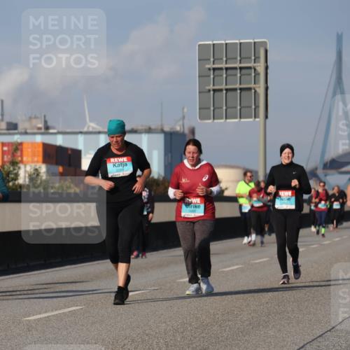 03.10.2025 - Köhlbrandbrückenlauf Luisa Fischer http://msf.ph/oto/8985865 03.10.2025 11:18:05 Position 3 433, 2288, 1880, 2602 meine-sportfotos.de