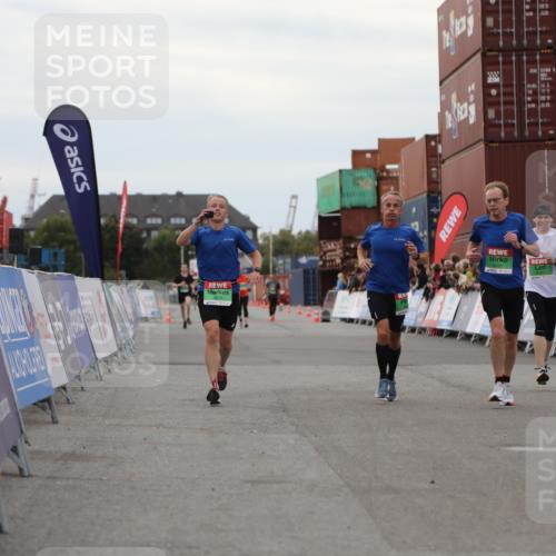 03.10.2025 - Köhlbrandbrückenlauf Yannick Fuchs http://msf.ph/oto/8985867 03.10.2025 15:58:08 Ziel 7029, 7352, 7614, 8761, 9223, 9224, 9227 meine-sportfotos.de