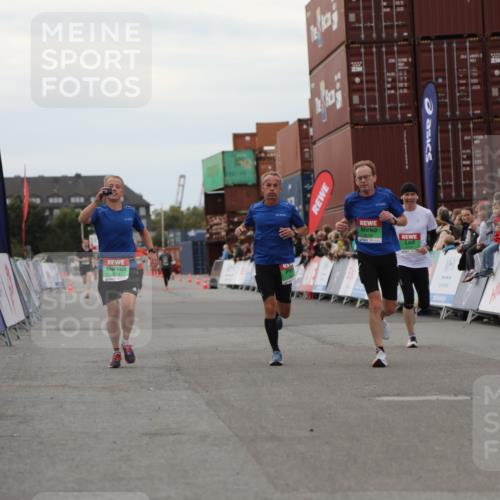 03.10.2025 - Köhlbrandbrückenlauf Yannick Fuchs http://msf.ph/oto/8985871 03.10.2025 15:58:08 Ziel 7029, 7352, 7614, 8761, 9223, 9224, 9227 meine-sportfotos.de