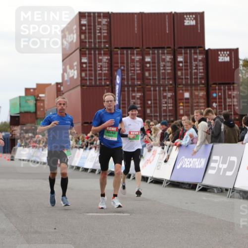 03.10.2025 - Köhlbrandbrückenlauf Yannick Fuchs http://msf.ph/oto/8985887 03.10.2025 15:58:09 Ziel 7352, 7614, 8761, 9223, 9224, 9227 meine-sportfotos.de