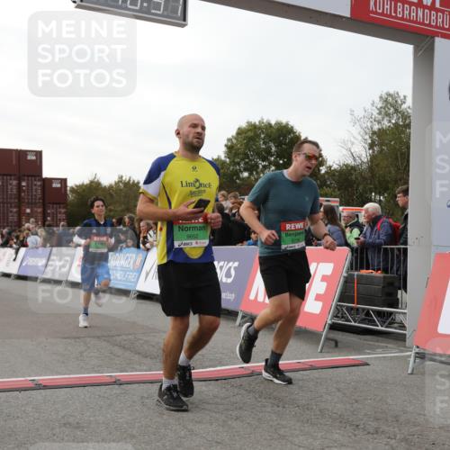 03.10.2025 - Köhlbrandbrückenlauf Yannick Fuchs http://msf.ph/oto/8985888 03.10.2025 16:10:35 Ziel 7112, 7126, 7534, 7543, 7549, 7552, 7562, 7844, 8153, 8798, 8950, 9652 meine-sportfotos.de