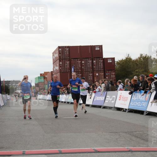 03.10.2025 - Köhlbrandbrückenlauf Yannick Fuchs http://msf.ph/oto/8985890 03.10.2025 15:58:09 Ziel 7352, 7614, 8761, 9223, 9224, 9227 meine-sportfotos.de