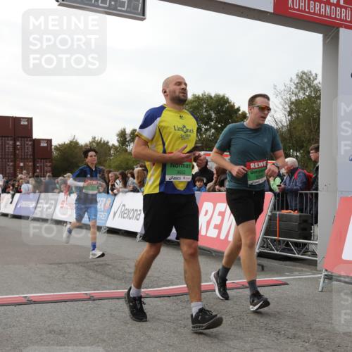03.10.2025 - Köhlbrandbrückenlauf Yannick Fuchs http://msf.ph/oto/8985892 03.10.2025 16:10:36 Ziel 7112, 7534, 7543, 7549, 7552, 7562, 7844, 8153, 8798, 8950, 9652 meine-sportfotos.de