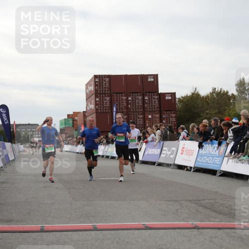 03.10.2025 - Köhlbrandbrückenlauf Yannick Fuchs http://msf.ph/oto/8985894 03.10.2025 15:58:09 Ziel 7352, 7614, 8761, 9223, 9224, 9227 meine-sportfotos.de