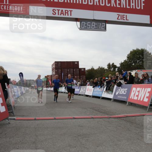 03.10.2025 - Köhlbrandbrückenlauf Yannick Fuchs http://msf.ph/oto/8985897 03.10.2025 15:58:10 Ziel 7096, 7352, 7614, 8761, 9223, 9224, 9227 meine-sportfotos.de