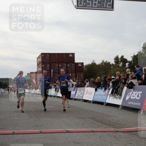 03.10.2025 - Köhlbrandbrückenlauf Yannick Fuchs http://msf.ph/oto/8985901 03.10.2025 15:58:10 Ziel 7096, 7352, 7614, 8761, 9223, 9224, 9227 meine-sportfotos.de