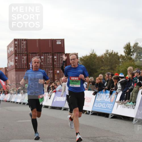 03.10.2025 - Köhlbrandbrückenlauf Yannick Fuchs http://msf.ph/oto/8985913 03.10.2025 15:58:11 Ziel 7096, 8761, 9223, 9224, 9227 meine-sportfotos.de