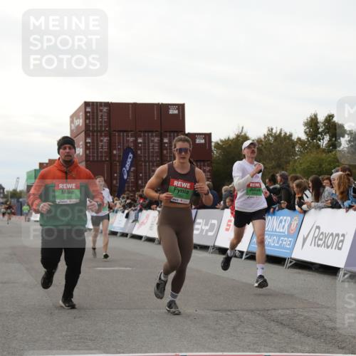 03.10.2025 - Köhlbrandbrückenlauf Yannick Fuchs http://msf.ph/oto/8985916 03.10.2025 16:10:37 Ziel 7534, 7543, 7549, 7552, 7562, 7844, 8153, 8798, 8950, 9652 meine-sportfotos.de